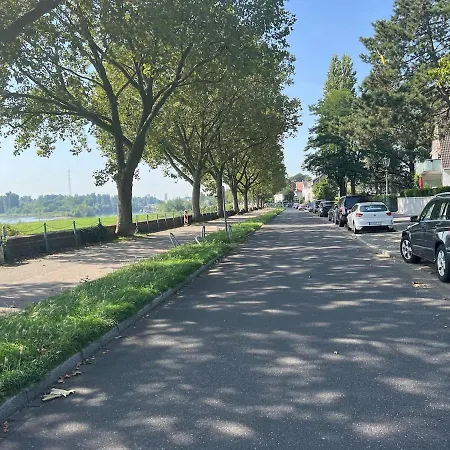 Mit Balkon Am Rhein Дюссельдорф