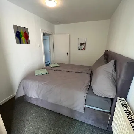 Apartment Mit Balkon Am Rhein Dusseldorf