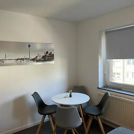 Mit Balkon Am Rhein