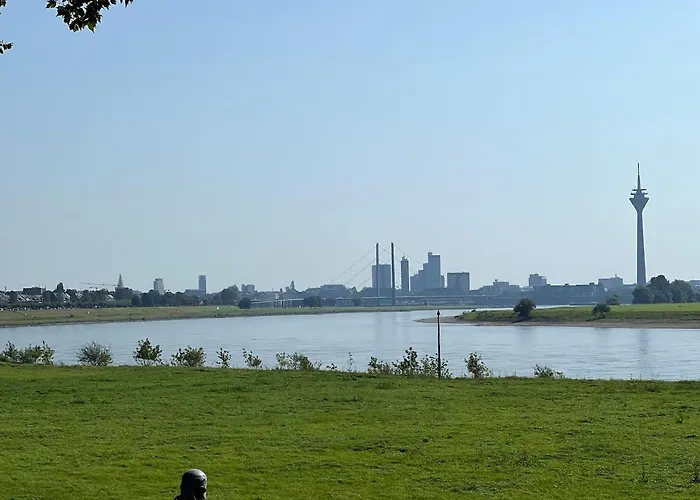 Lejlighed Mit Balkon Am Rhein Düsseldorf